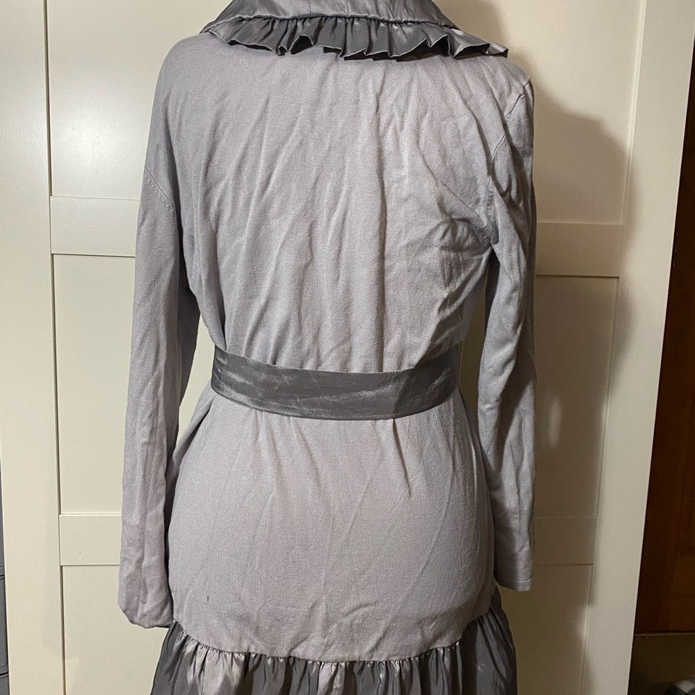 Elegant Gray Satin Robe with Ruffle Details - Picture 2 of 3